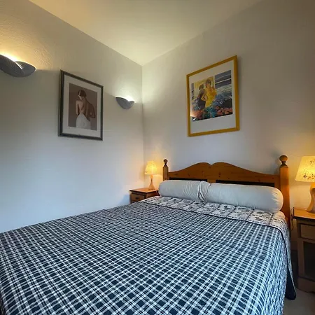 Chaleureux Avec Balcon, Proche Du Centre Et Du Bus - Fr-1-624-14