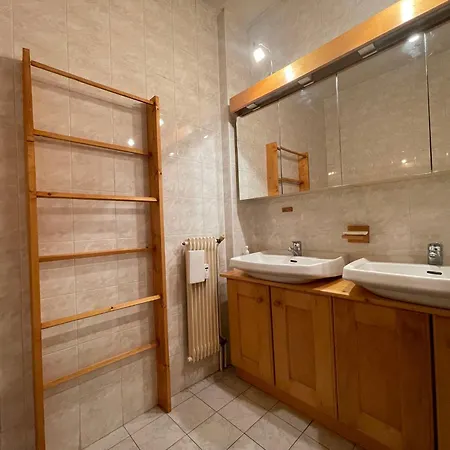 Chaleureux Avec Balcon, Proche Du Centre Et Du Bus - Fr-1-624-14 Apartment Samoens